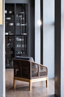 Кресло 4SIS Канны из роупа, основание дуб, роуп коричневый, ткань темно-серая 027 Кресло 4SIS Канны из роупа, основание дуб, роуп коричневый, ткань темно-серая 027