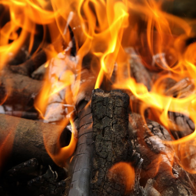 Розжиг для огня жидкий 800 Degrees Быстрый розжиг, 500 мл