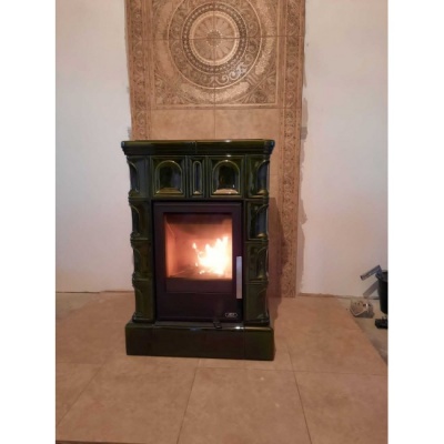 Печь-камин ABX BRITANIA K, с кафельным цоколем, с теплообменником (зеленый)