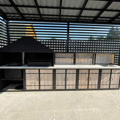 Модульное барбекю с бетонной столешницей и печью под казан