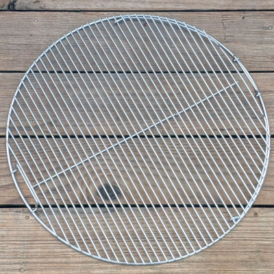 Вращающаяся решетка Slow 'N Sear EasySpin для угольных грилей 57 см, с откидной створкой