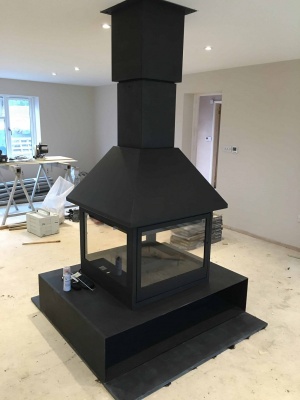 Камин Traforart Sandra центральный  Камин Traforart Sandra центральный